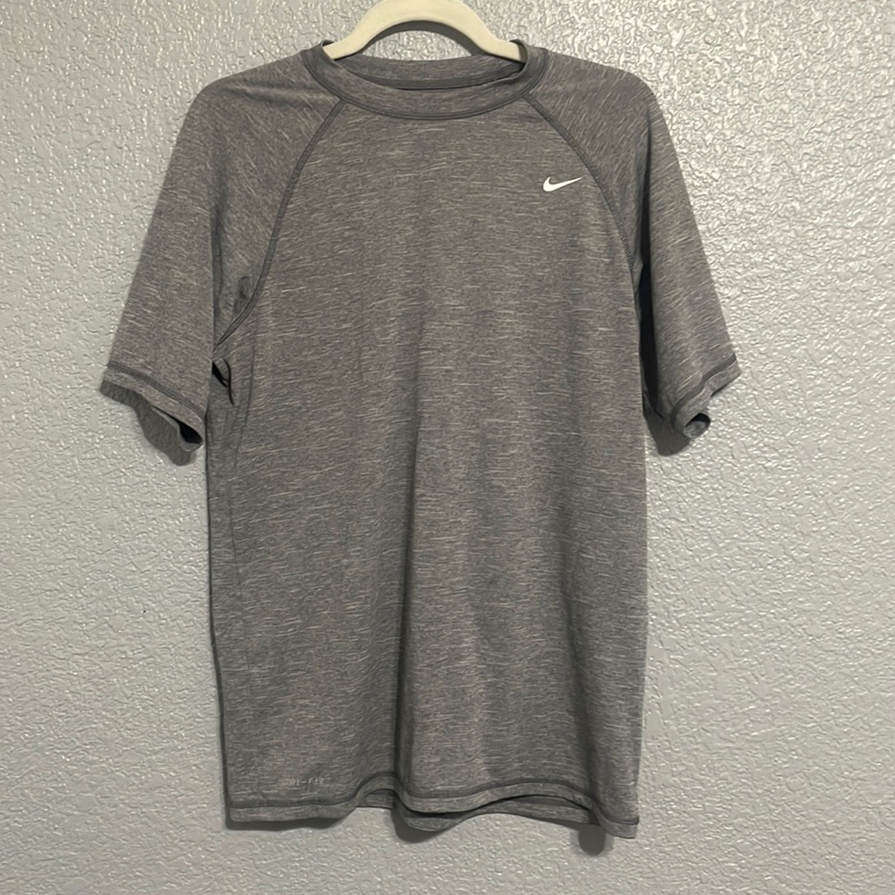 Mens Nike Dri-Fit grey shirt. Size M, excellent condition